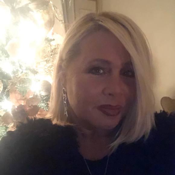 Meet your Posher, Danielle - Picture 1 of 1